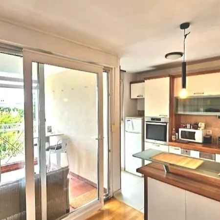 Beautiful Spacious Close To * Σπλιτ